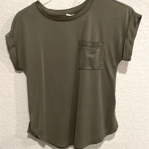 a new day olive army green xs womens tee short sleeve shirt wrinkle free 🌁 - Picture 1 of 7